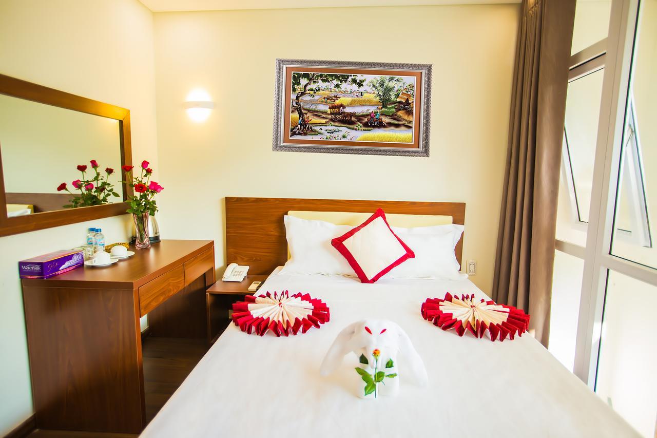 Kien Cuong Hotel Дананг Екстериор снимка